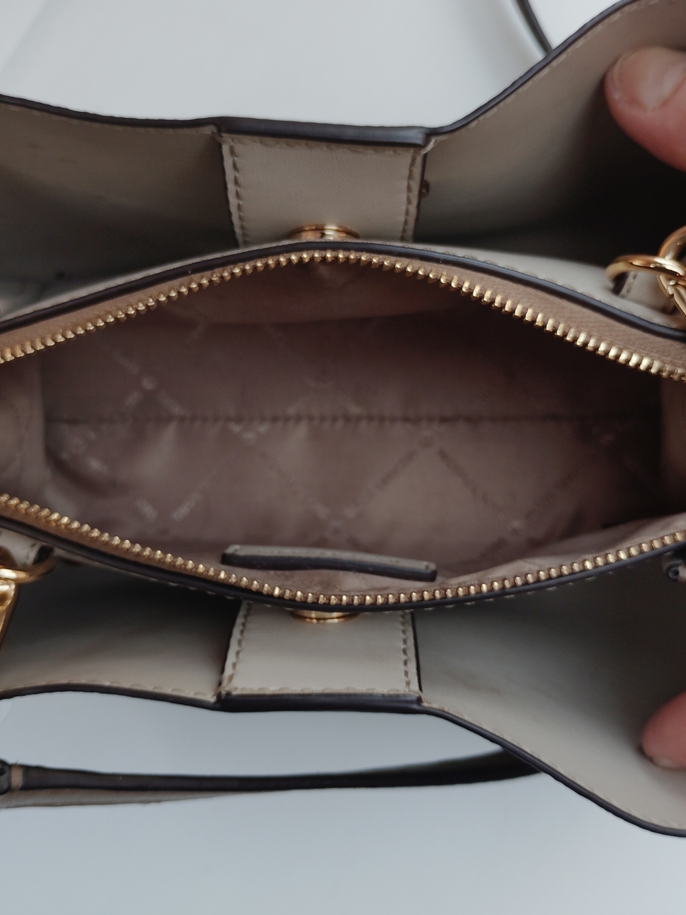 Michael Kors Jet Set Tan Signature Crossbody Bag - Picture 3 of 7